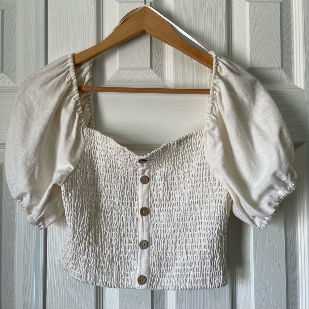 Love Tree women’s size L Cream Puff Sleeve Crop Top Shirt  NWOT